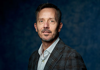 Dr. Ernst Greyvenstein, Calgary Dr. Ernst Greyvenstein, Calgary